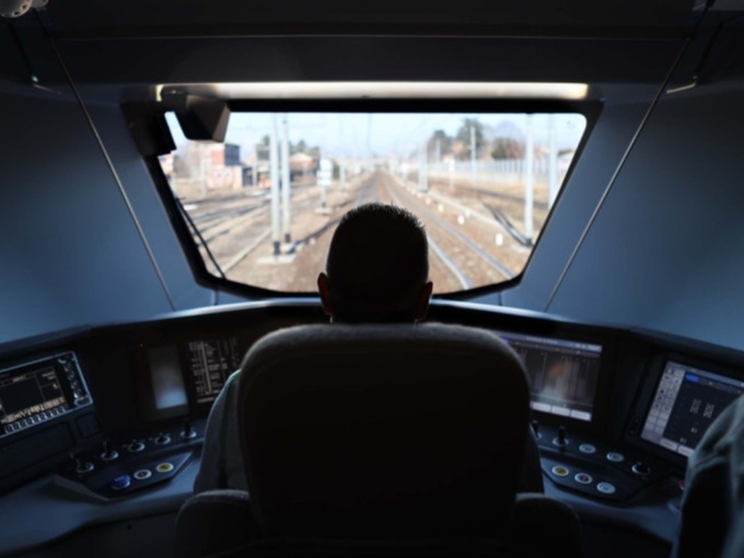Trenord assume macchinisti, ingegneri e manutentori: i requisiti richiesti