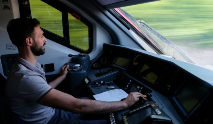 Trenord ricerca macchinisti, ecco quali sono i requisiti richiesti e come fare per candidarsi