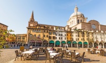 Stanze senza luce e ventilazione, appartamenti per turisti chiusi in centro a Mantova