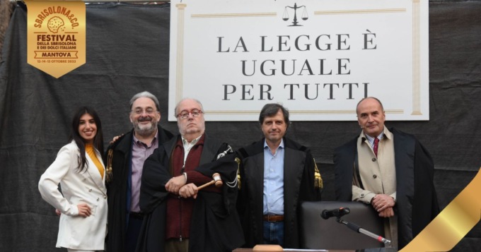 Innocente o colpevole? Scatta il pubblico processo alla celebre sbrisolona