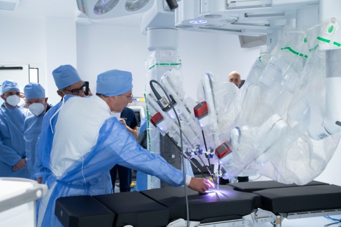 Dal robot chirurgico al simulatore di parto: nuove tecnologie mediche all’ospedale di Mantova