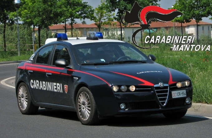 Fugge con lo stupefacente e scatta l’inseguimento: abbandona l’auto, poi l’arresto