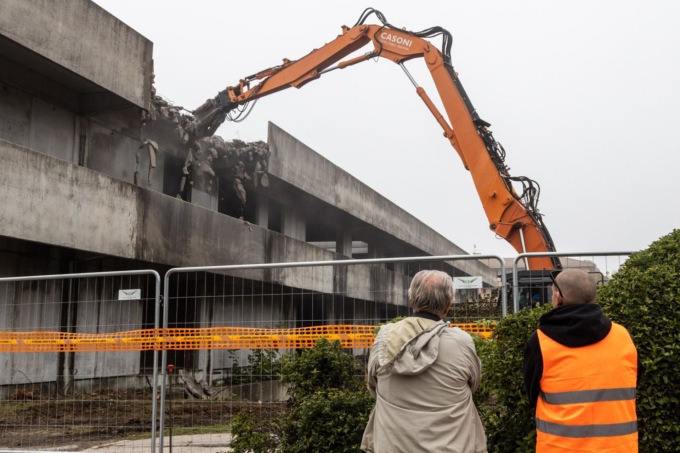 Dopo 29 anni di attesa addio al magone di Colle Aperto: via alla demolizione