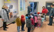 Cultura della legalità a Mantova: l'entusiasmo dei bimbi dell'asilo in visita alla caserma della Guardia di Finanza