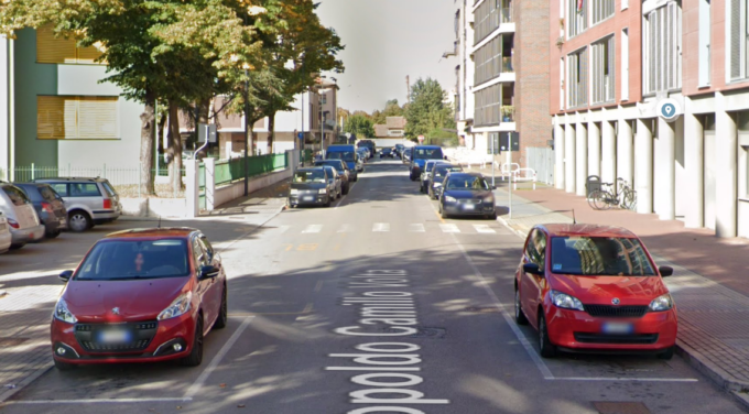 Gomme bucate nel quartiere Valletta Valsecchi, c’è un responsabile: “Ho colpito per ripicca”