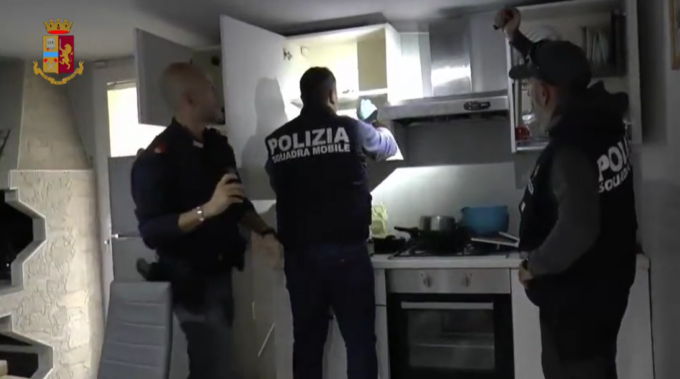 Con un’agenda segreta gestivano ogni movimento di un’ampia rete di spaccio tra Mantova, Cremona e Verona