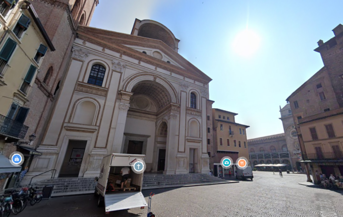Senza fissa dimora contro uno straniero davanti alla chiesa: “Tornatene nel tuo paese!”. Spuntano un coltello e… hashish