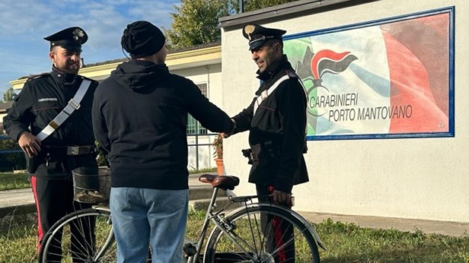 Gli rubano la bici a cui è affezionato e sporge denuncia, i carabinieri gliela ritrovano in meno di 24 ore