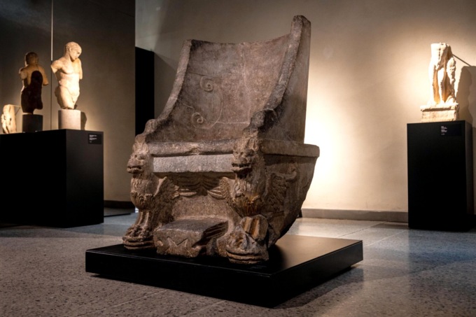 Da un antico teatro dell’Asia Minore a Mantova: i segreti del Trono di Virgilio spiegati da Salvatore Settis