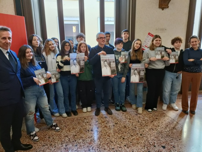 Alla scoperta di Mantova: 80 podcast in realtà aumentata con la voce di Neri Marcorè