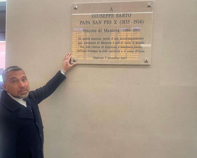 La stazione di Mantova intitolata a San Pio X, l’assessore Lucente: “Un messaggio di pace”