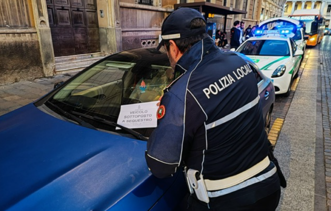Per due anni passa in zone a traffico limitato e accumula 800 multe per un totale di 150mila euro