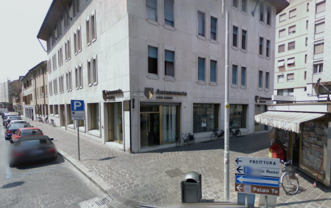 Nel locale abbandonato da anni in centro a Mantova è stato aperto il nuovo supermercato Coop