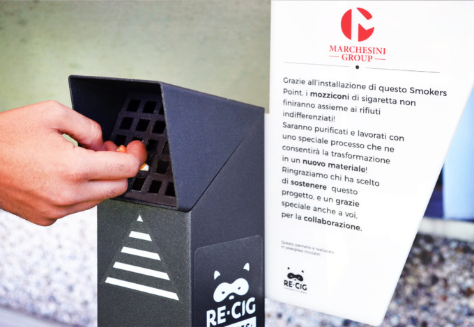Mozziconi di sigaretta, da rifiuto a materia prima: installati a Mantova 10 raccoglitori Re-Cig