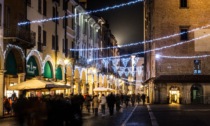 Mantova festeggia l'Immacolata accendendo le luminarie di Natale