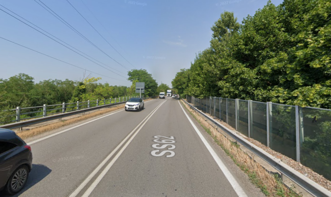 Frontale tra due auto sulla statale 62 a Porto Mantovano, mamma 35enne in ospedale