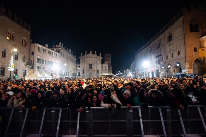 Petardi illegali, tentato furto di smartphone e ubriachi alla guida: controlli dei Carabinieri a Mantova durante Capodanno