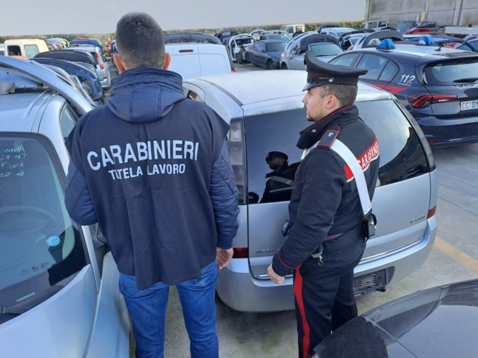 Strumenti non a norma di sicurezza e aree di lavoro colme di rifiuti, nei guai carrozzeria di Pegognaga