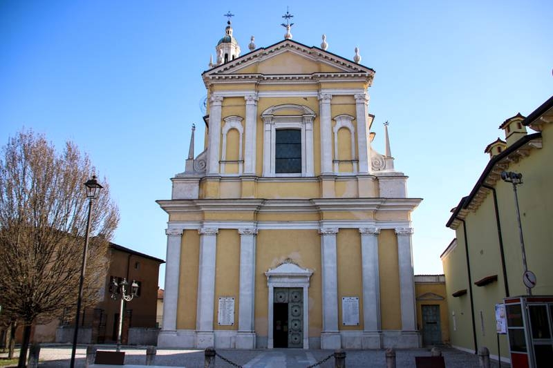 La chiesa di Roverbella, dove si svolgeranno i funerali di Turina