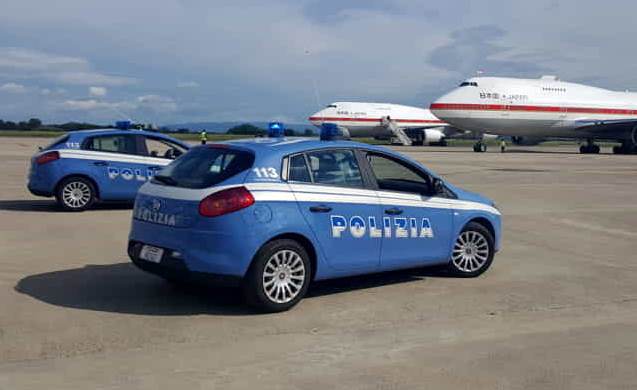 Ubriaco in un bar disturba gli altri clienti: non poteva stare a Mantova, ma nemmeno in Italia