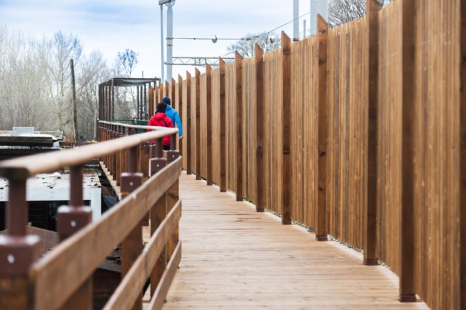 Ciclopedonale della Zanzara, ultimato il restyling della passerella in legno