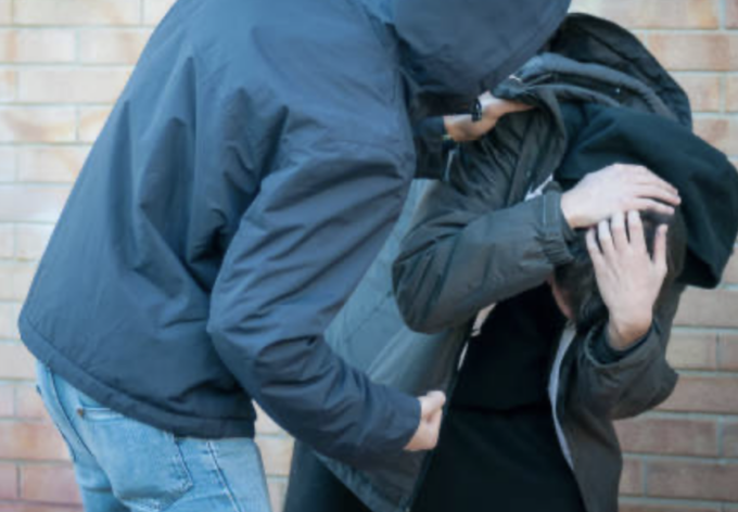 Esagerano con l’alcol e si picchiano, risse tra giovani nel Mantovano