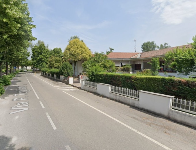 Fiamme nella casa-cantiere abitata abusivamente da un gruppo di senzatetto