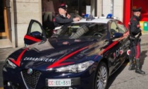 Pizzicato con la cocaina al bar: 38enne torna a casa senza auto e con una denuncia