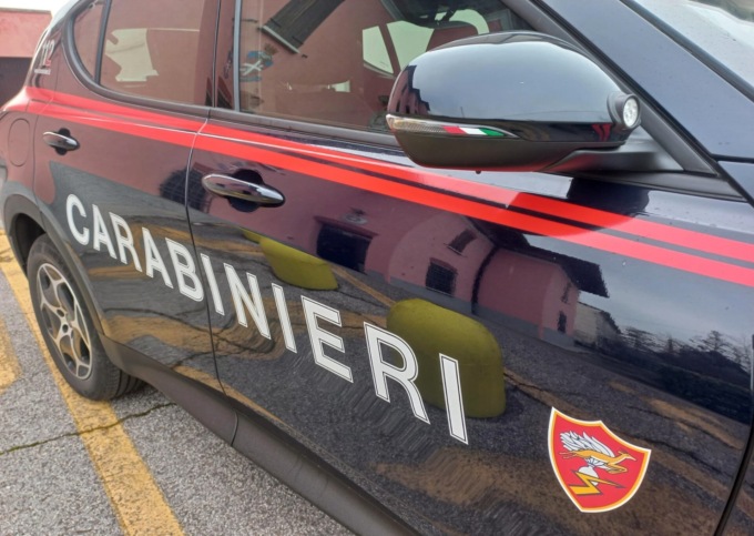 Investirono una ragazzina di 11 anni dopo il furto davanti a scuola: arrestati