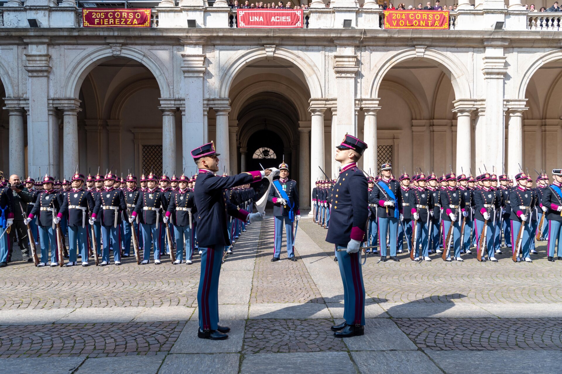 Il giuramento di uno dei militari a Modena