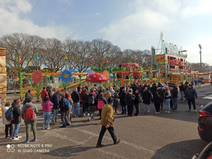 Niente giostre e niente frittelle per Sant’Anselmo: tra polemiche, ricordi e ironia