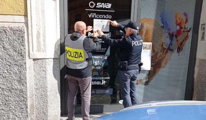 Minorenni sorpresi a giocare nella sala scommesse, scatta la chiusura
