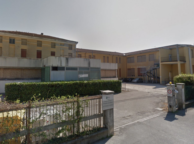 Incendio nel Mantovano, in fiamme l’ex ospedale di Poggio Rusco