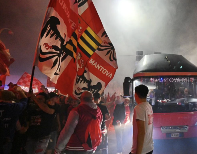 Missione compiuta per il Mantova che torna in Serie B dopo 14 anni e la città esplode di gioia