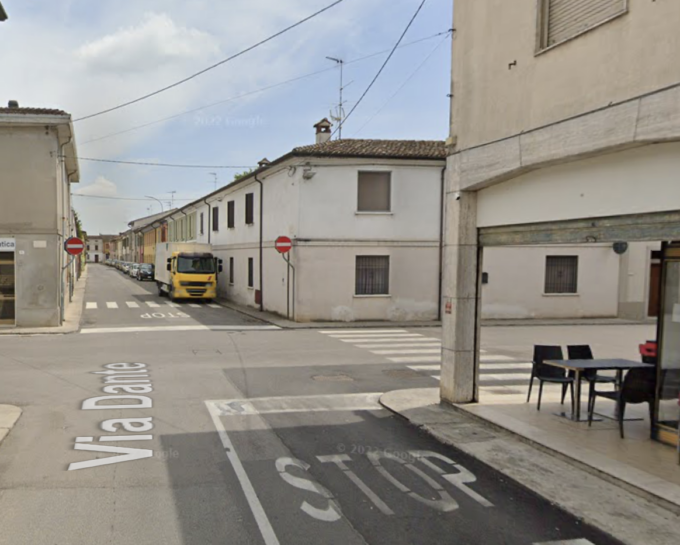Si insultano fuori da un locale a Bozzolo e scoppia la rissa in strada, 32enne accoltellato