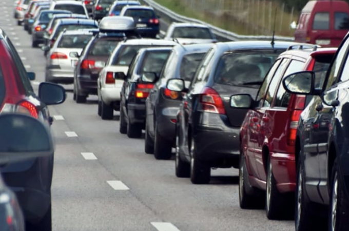 Camion si ribalta in autostrada tra Mantova Nord e Nogarole Rocca, code per oltre 8 chilometri