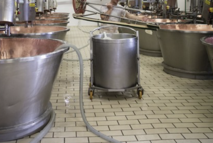 Casaro 33enne si ustiona con la soda mentre lavora, portato via in eliambulanza