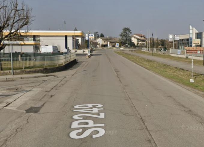 Travolta da un’auto mentre va in bici a Roverbella, 82enne finisce in ospedale