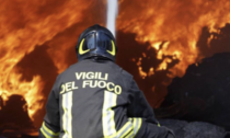 Incendio devastante a Buscoldo, in fiamme 650 rotoballe di fieno