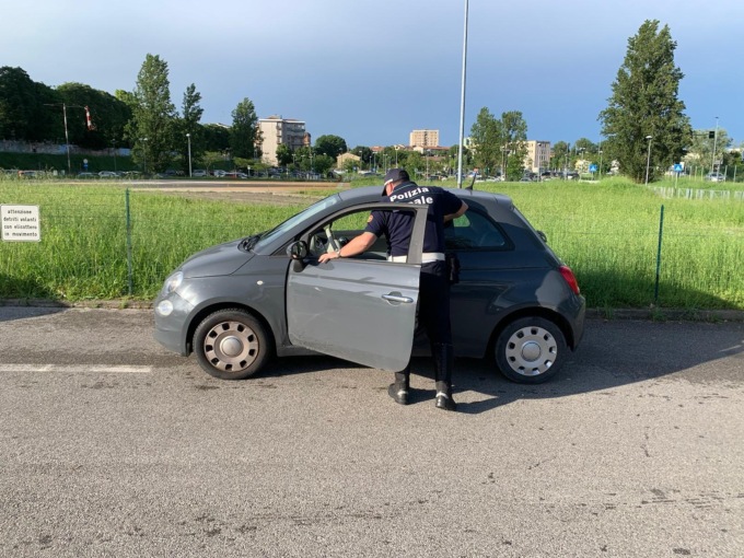 Mistero risolto a Mantova, auto rubata a Pavia ritrovata dagli agenti e restituita