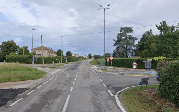 Scontro tra due auto all’incrocio a Sermide e Felonica, 93enne in ospedale