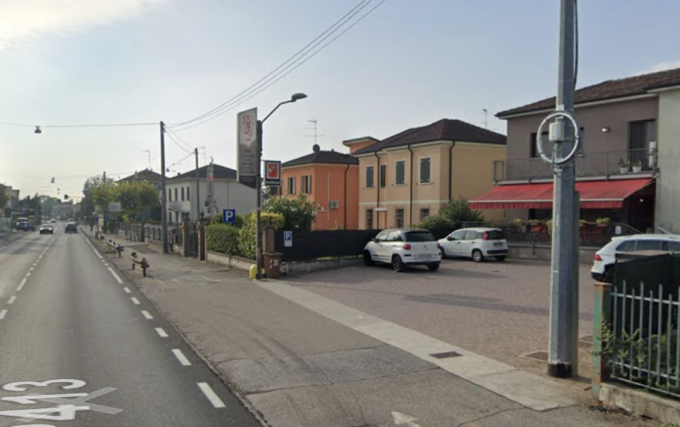 Esagera con l’alcol al bar e si sente male in strada, 76enne trasportato al Poma
