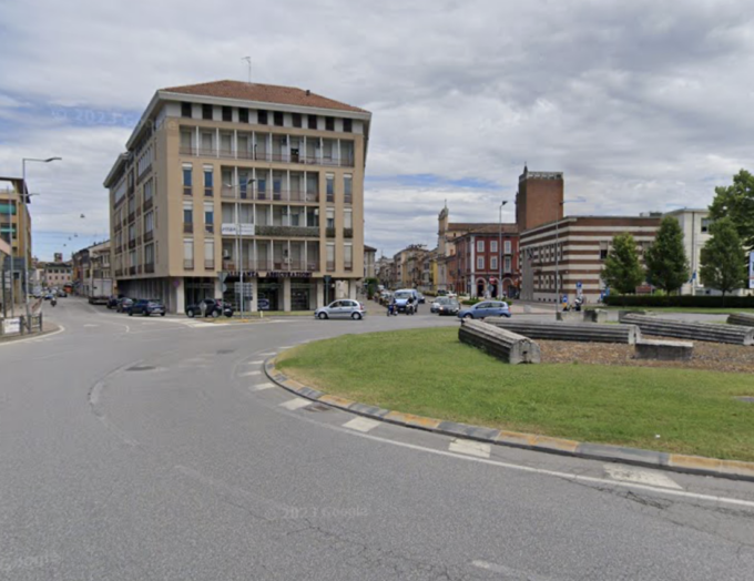 Investe un ciclista 74enne a Mantova e scappa, denunciato per fuga e omissione di soccorso