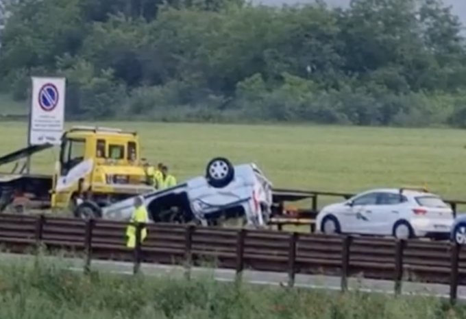 Scontro mortale a Mantova: tir tampona furgone con nove persone, morti un 64enne e un 32enne