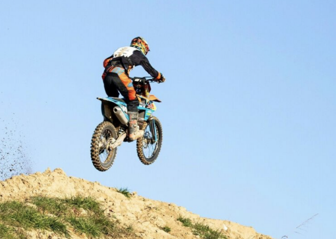 Ragazzino di 12 anni cade dalla moto sulla pista di Rivarolo, trasportato al Poma