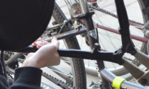 Accusato di ricettazione di una bici dal valore di 1.750 euro, colti in flagrante durante il furto