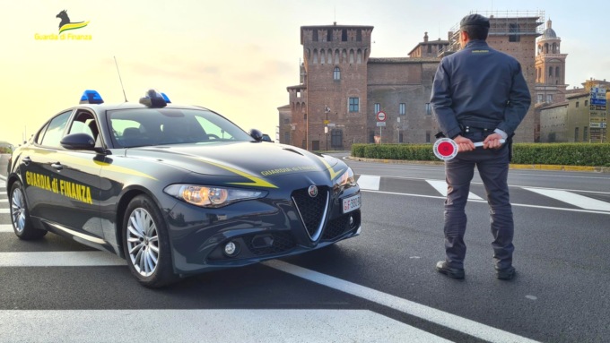 Fatture false: maxi sequestro della finanza pere 5 milioni e mezzo di euro