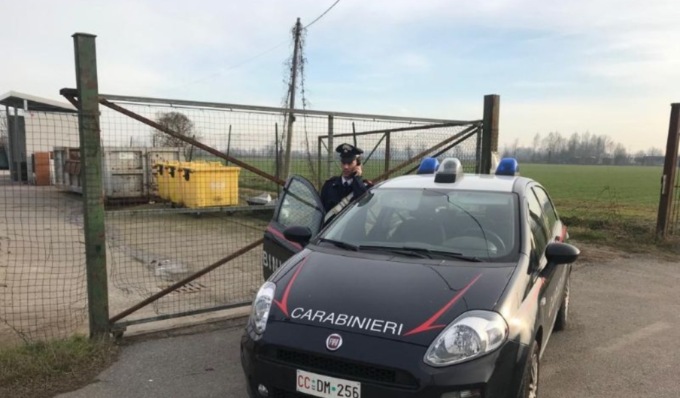 “Fa shopping” all’isola ecologica: portati via batterie auto, un televisore e schermi per pc