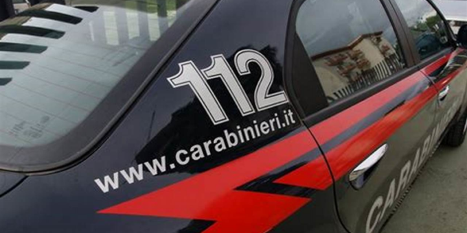 Lite condominiale, passante 26enne spacca una finestra: espulso