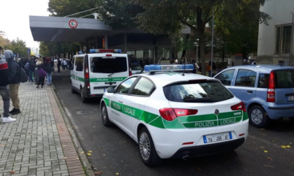 Rissa con accetta, tirapugni e una maglietta insanguinata: denunciati 12 minorenni